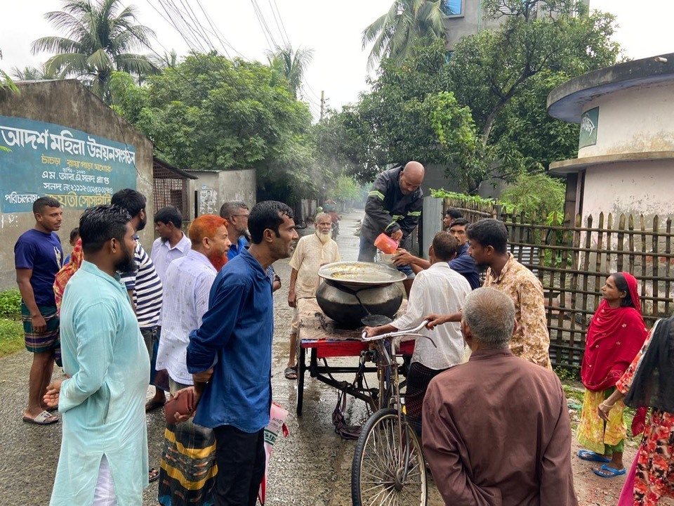 বন্যা ত্রাণ